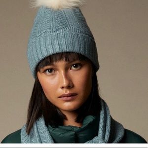 BNWT Love & Lorde hat/mitts/scarf set